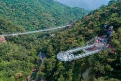 Gulong Canyon Glass Bridge