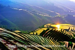 Guilin Private Day Trip to Dragon's Backbone Rice Terraces & Ping'an Zhuang Ethnic Village