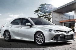 Saloon Car: Toyota Camry, VW Passat & Magotan or similar