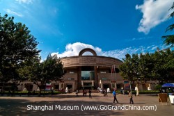 Best of Shanghai Private Day Tour to Yuyuan Garden, Chenghuangmiao Market, Oriental Pearl TV Tower, The Bund, Nanjing Road, People's Square & Shanghai Museum